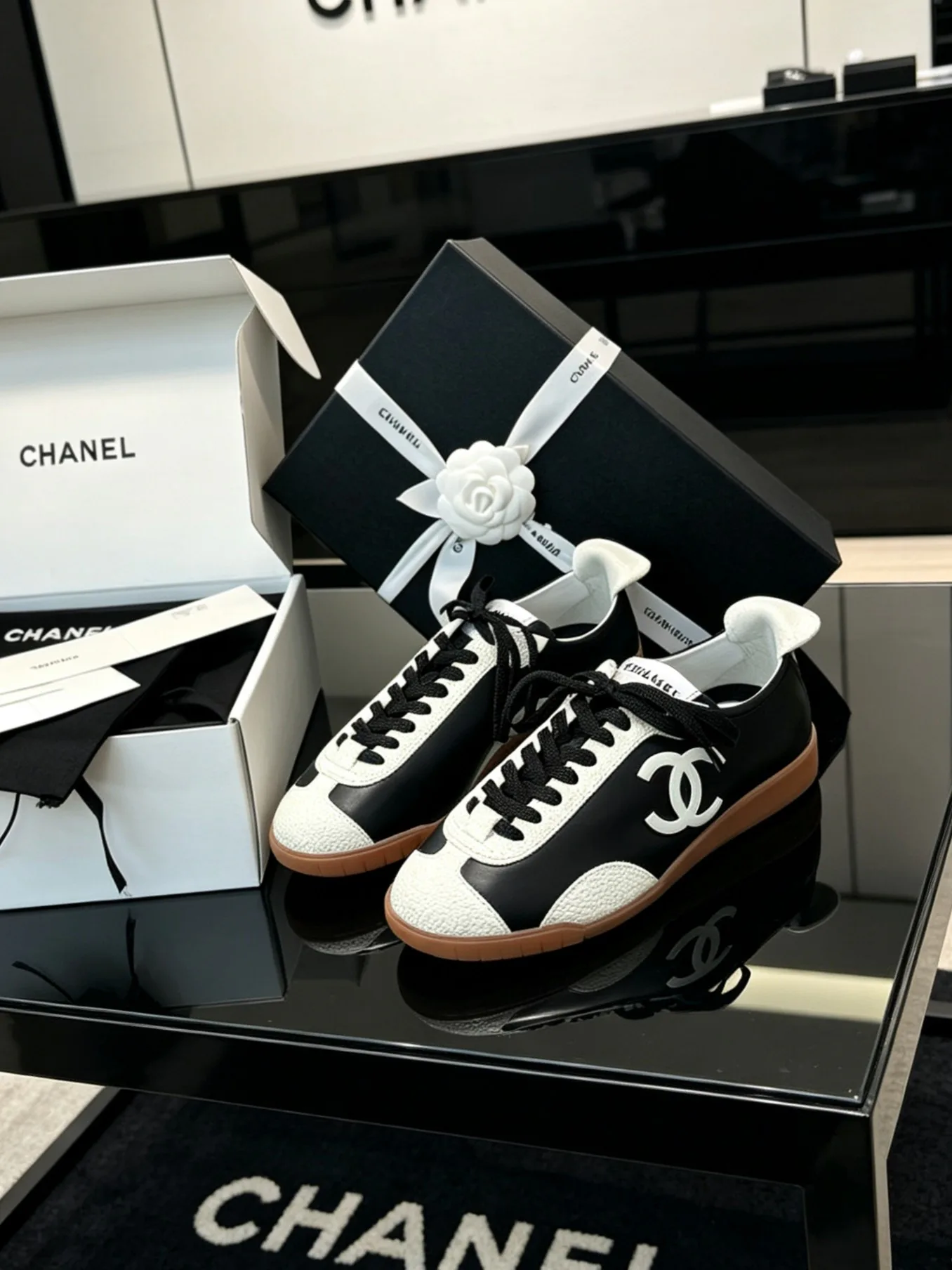Кроссовки Женские Chanel 18873989