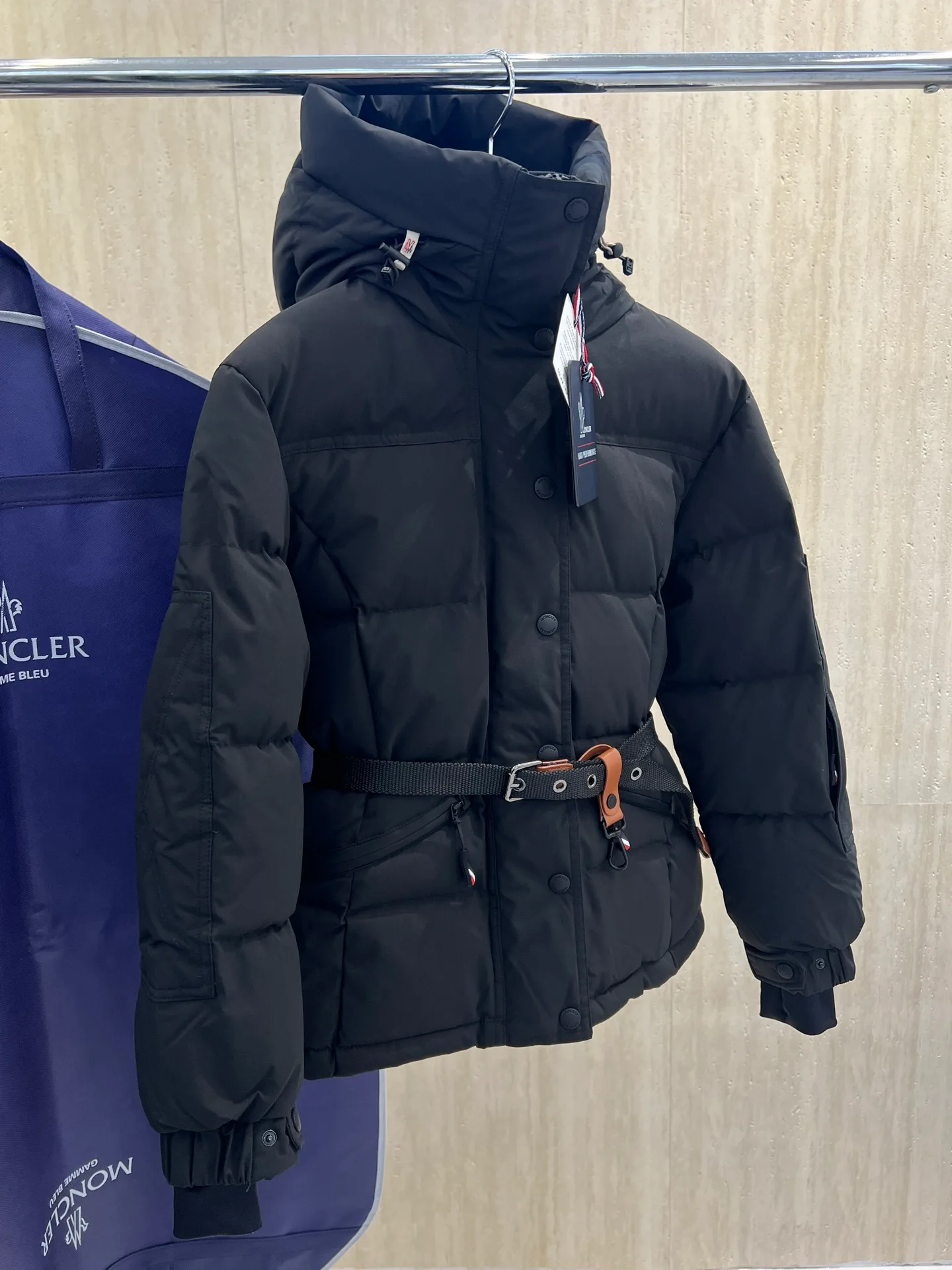 Куртки И Пуховики Женские Moncler 18875978