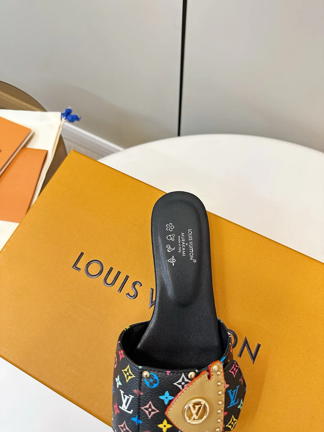 Шлепанцы Женские Louis Vuitton 12338563