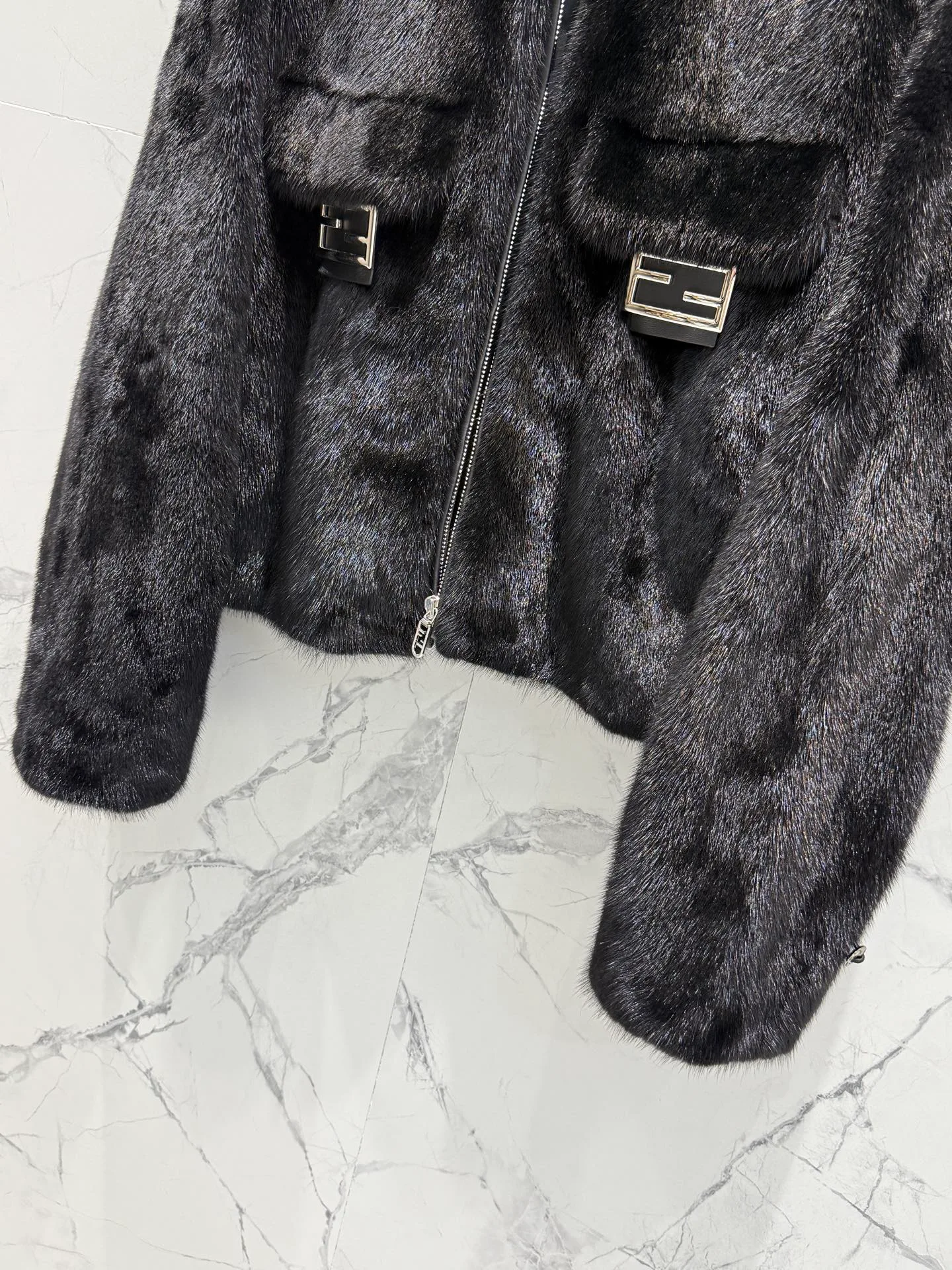 Кожаные Куртки И Дублёнки Женские Fendi 19585929