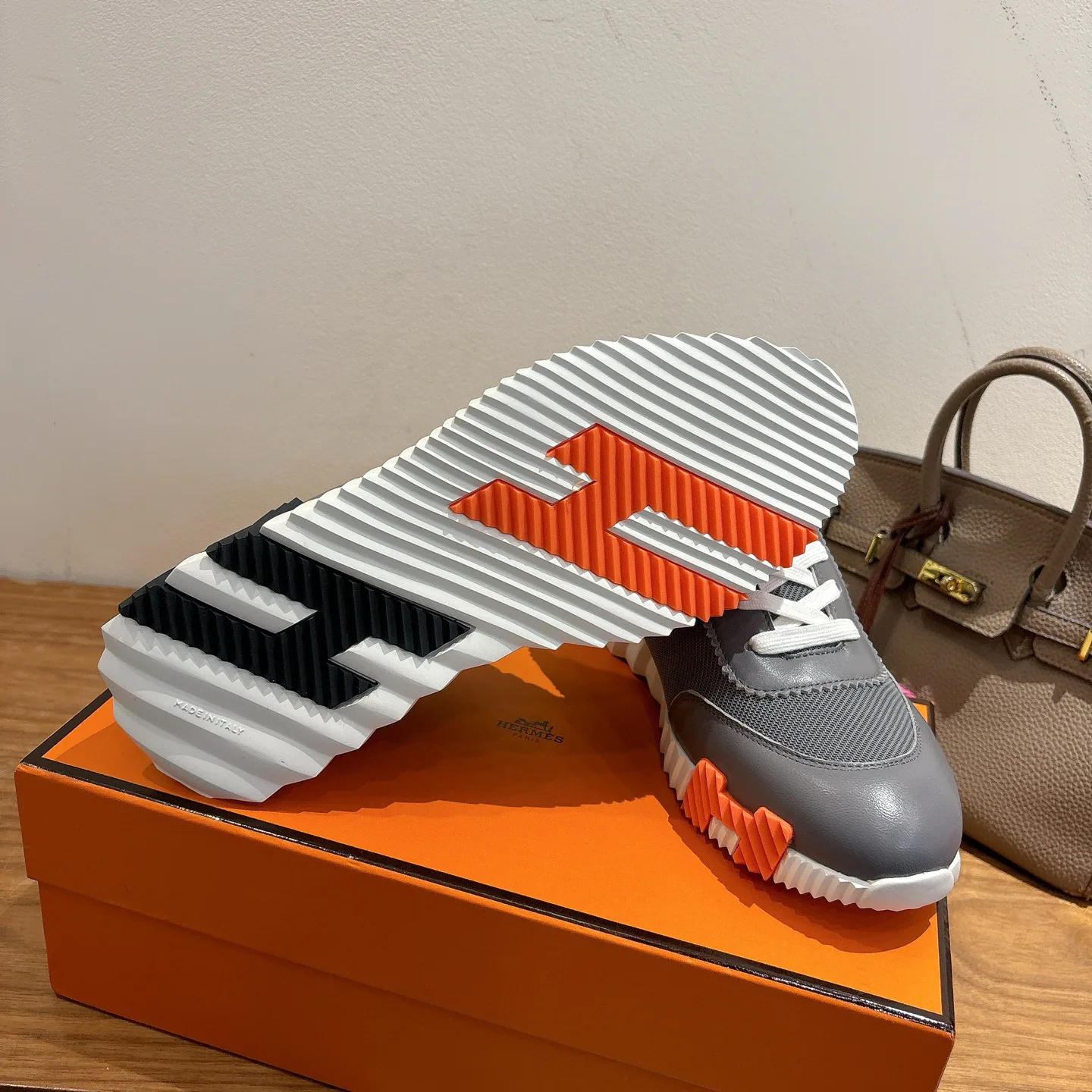 Кроссовки Женские Hermes 18729611
