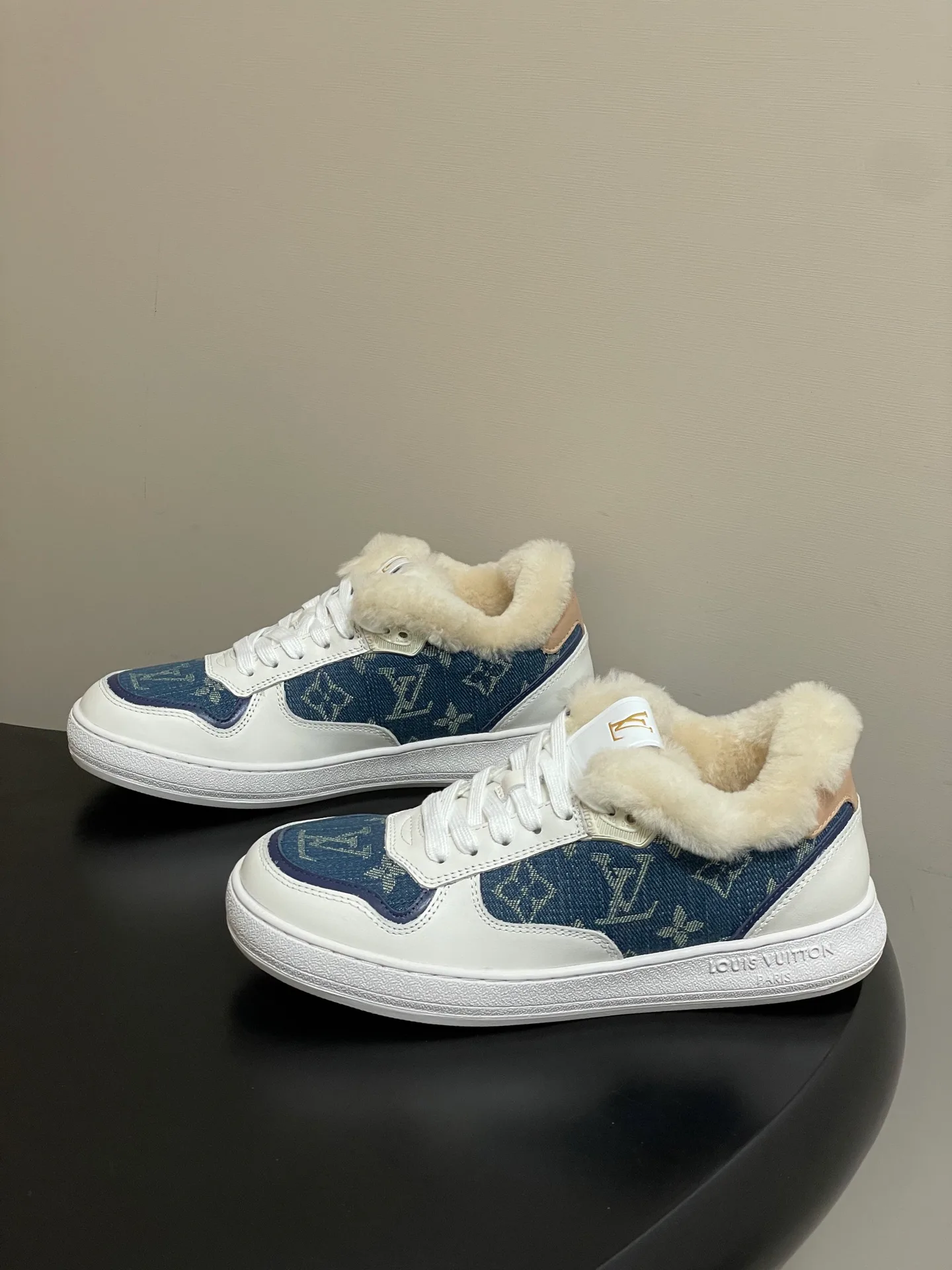 Кроссовки Женские Louis Vuitton 1706468