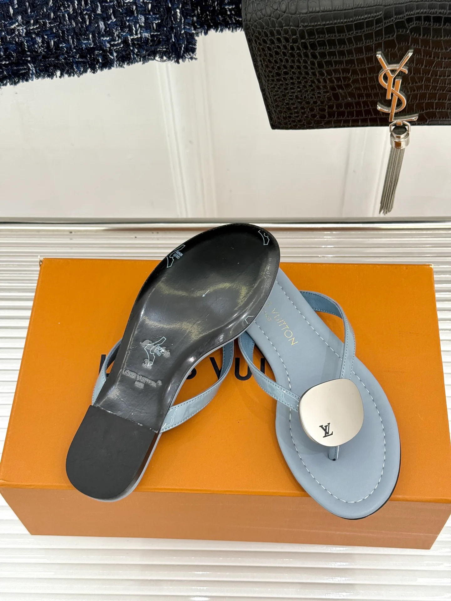Шлепанцы Женские Louis Vuitton 17596992