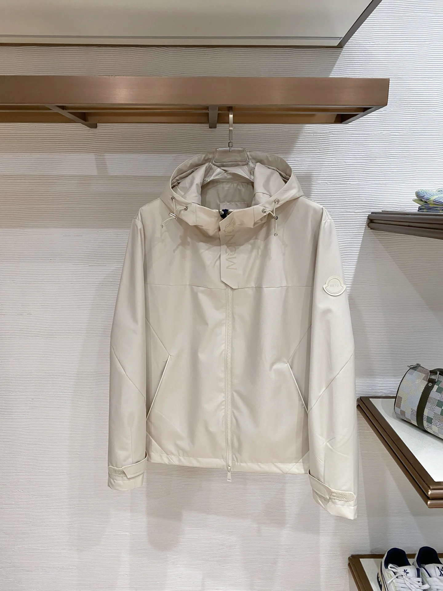 Куртки И Пуховики Мужские Moncler 11504053