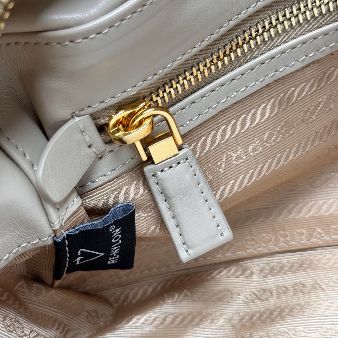 Классические Сумки Женские Prada 118541