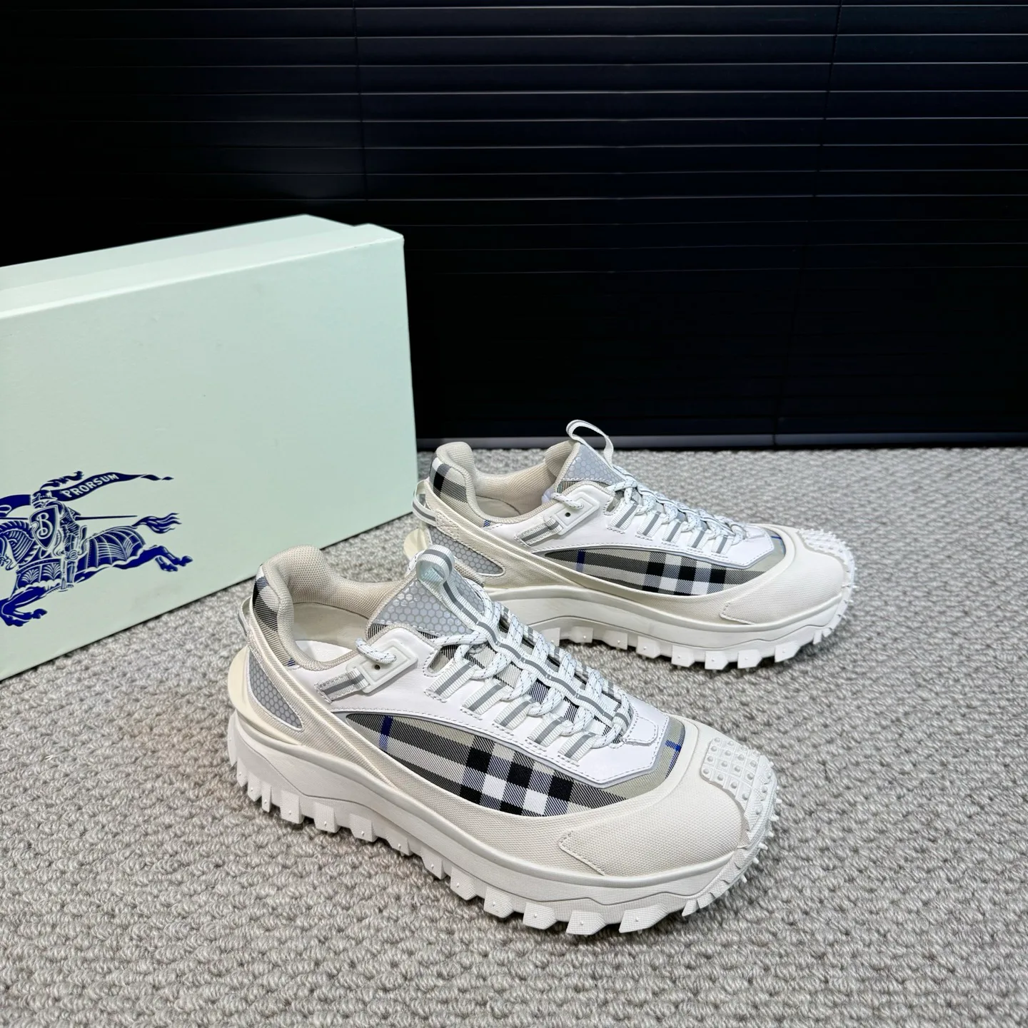 Кроссовки Мужские Burberry 23900