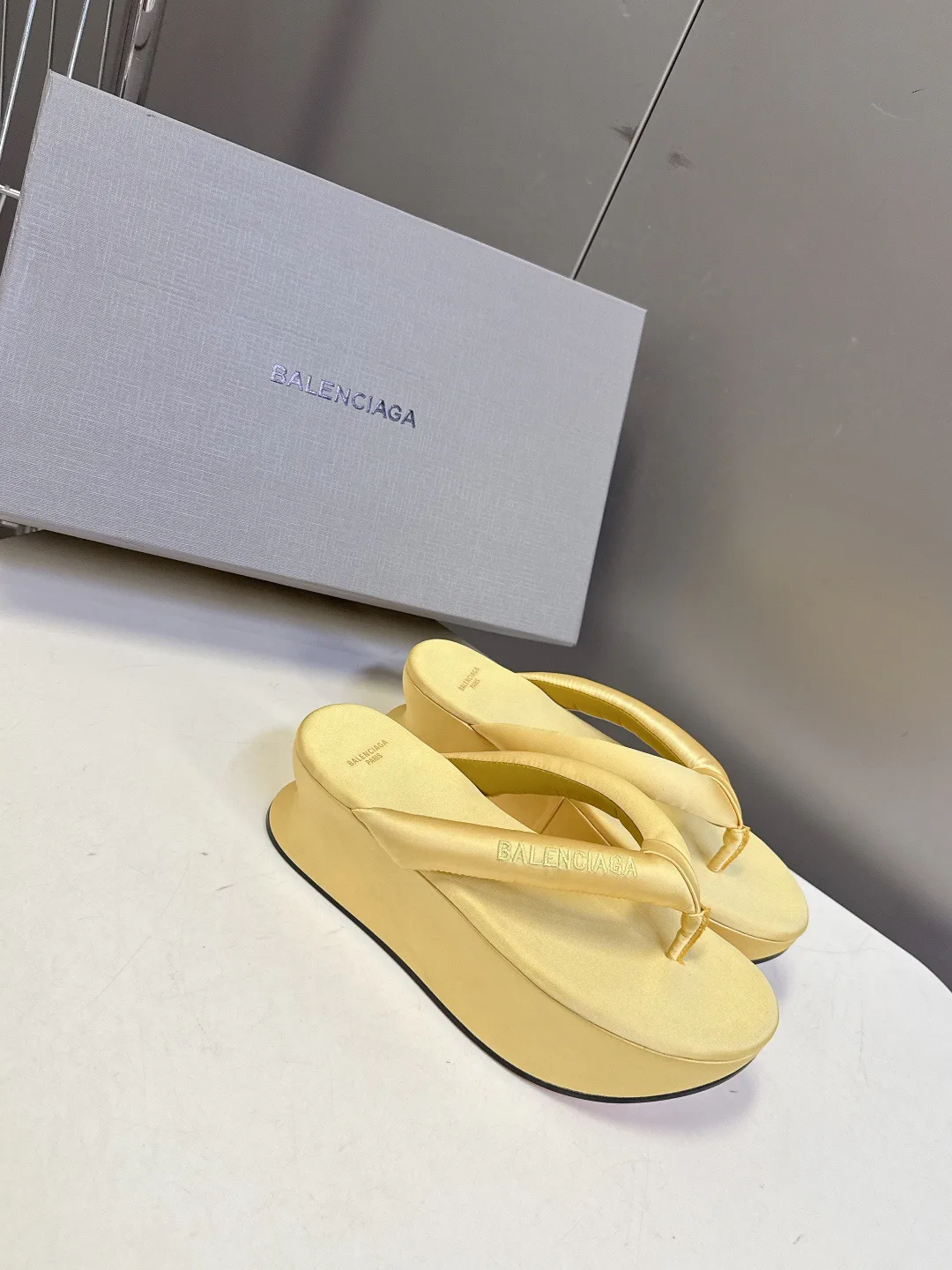 Шлепанцы Женские Balenciaga 14709517