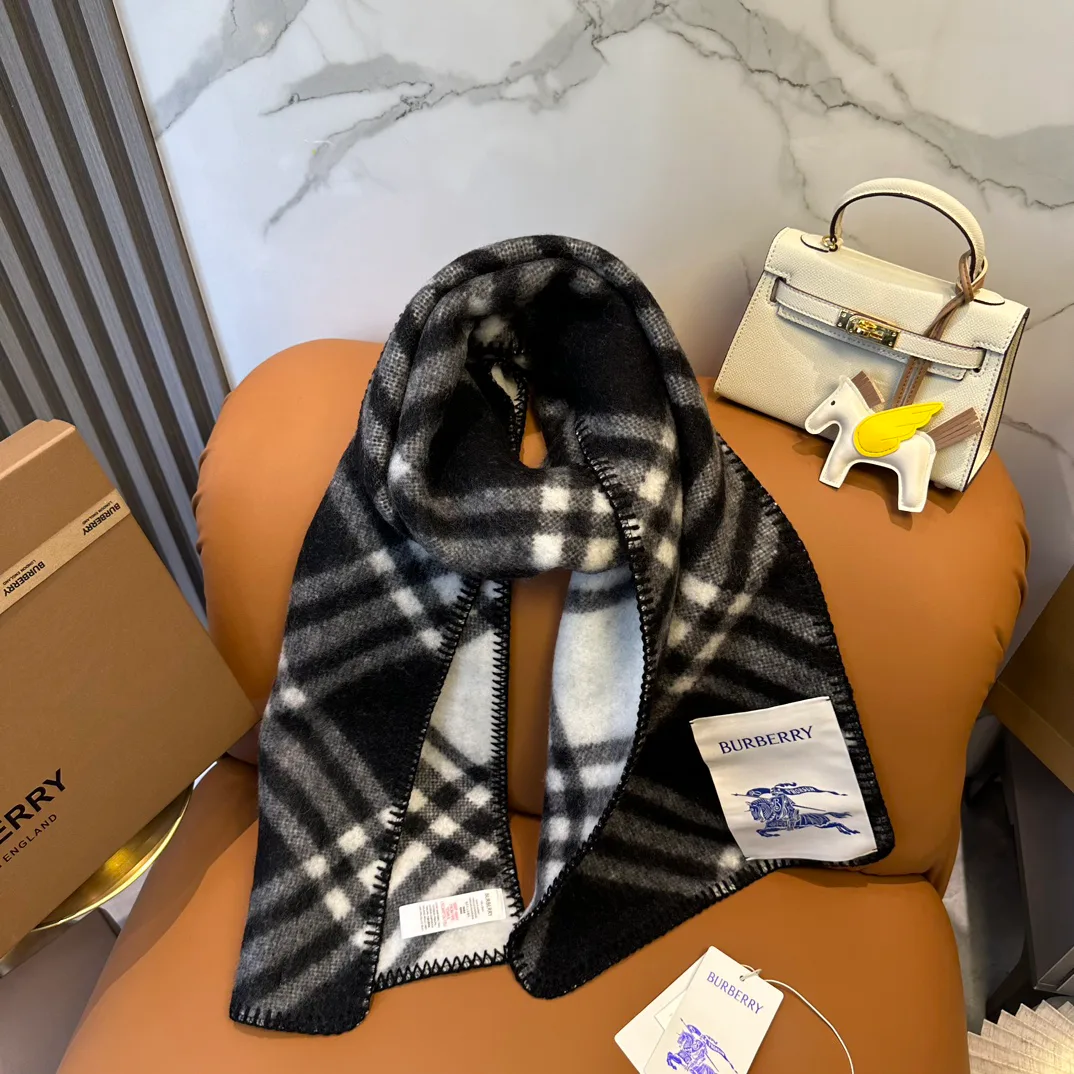 Шарфы Burberry 18401215