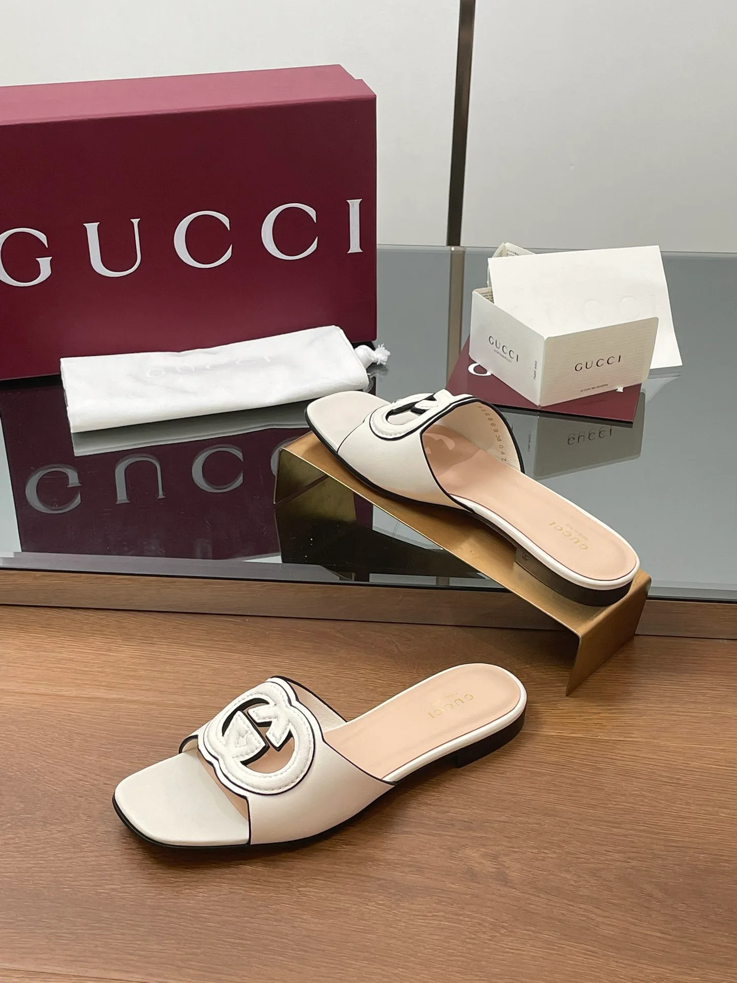 Шлепанцы Женские Gucci 11575