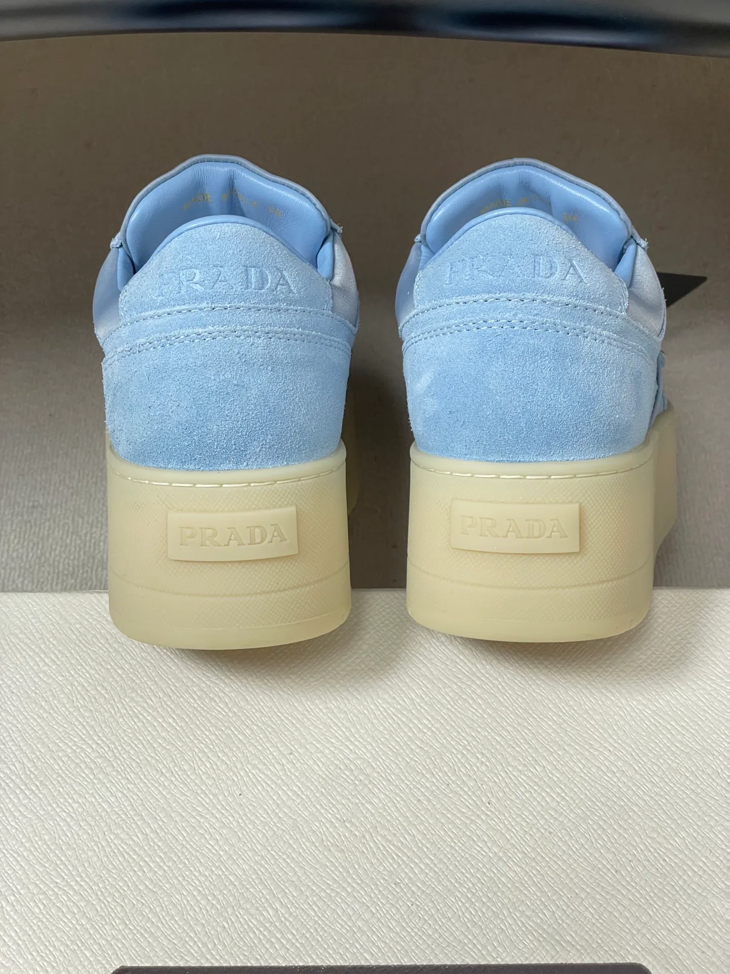 Кроссовки Женские Prada 12810941