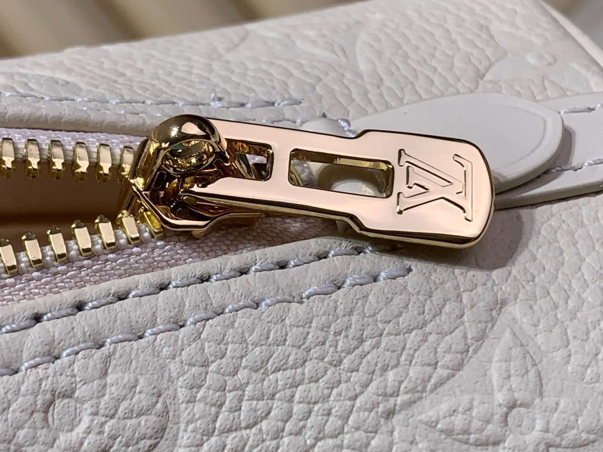 Классические Сумки Женские Louis Vuitton 17499358