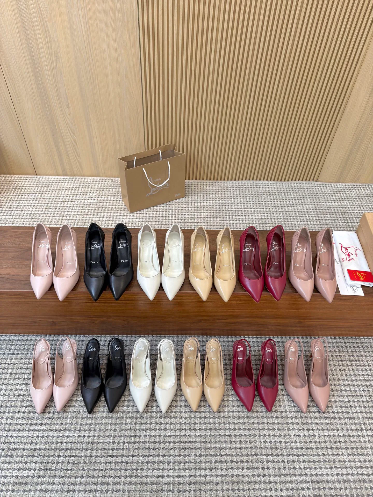 Туфли Женские Christian Louboutin 17956959