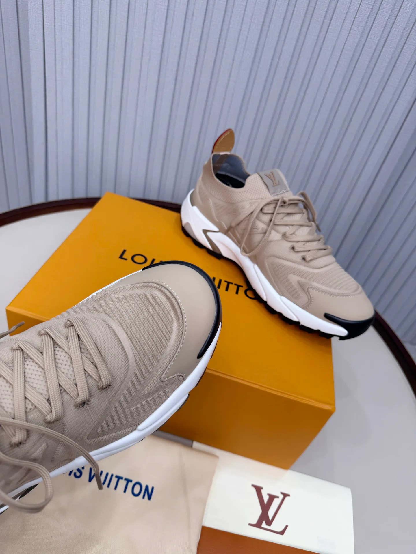 Кроссовки Мужские Louis Vuitton 1986120