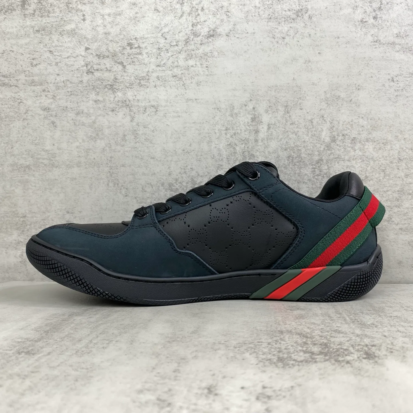 Кроссовки Женские Gucci 18437400