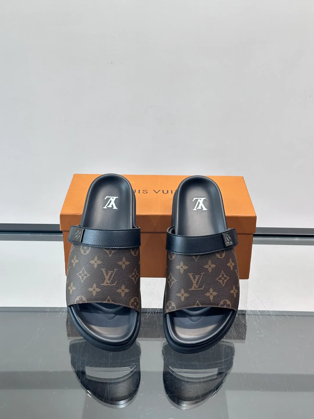 Шлепанцы Мужские Louis Vuitton 13353080