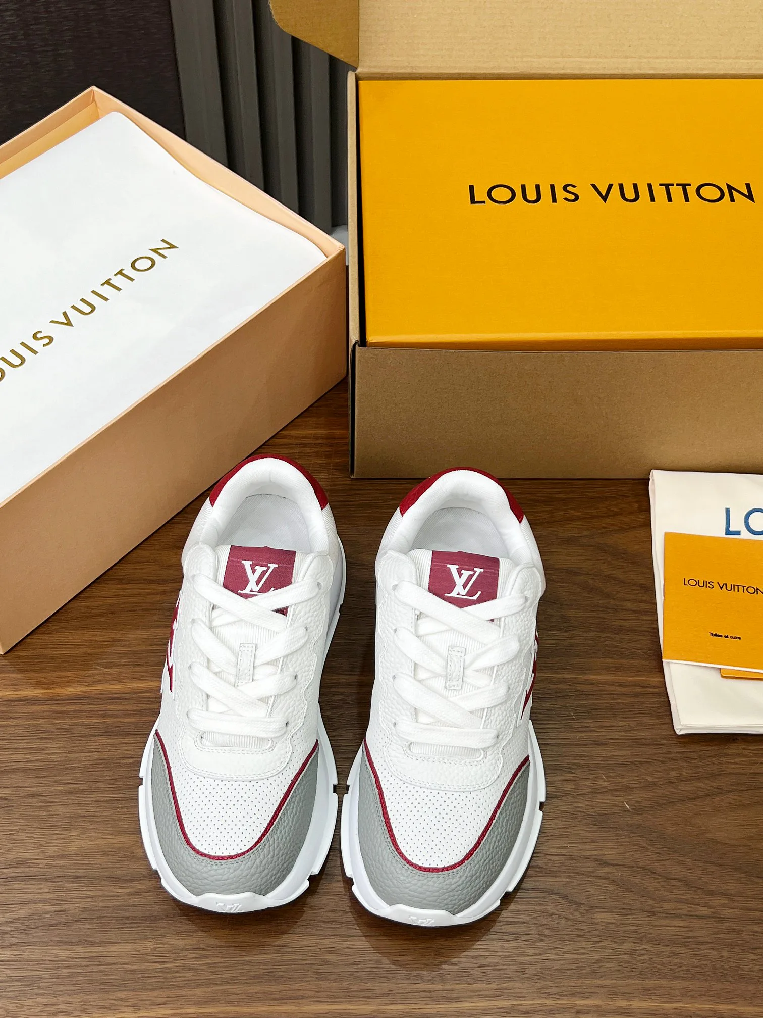 Кроссовки Женские Louis Vuitton 26178