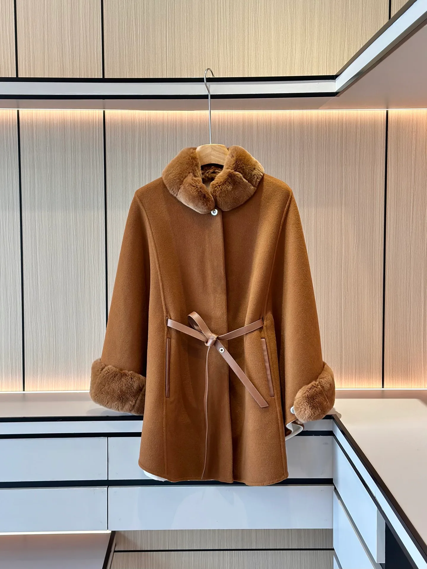 Пальто Женские Loro Piana 18706878
