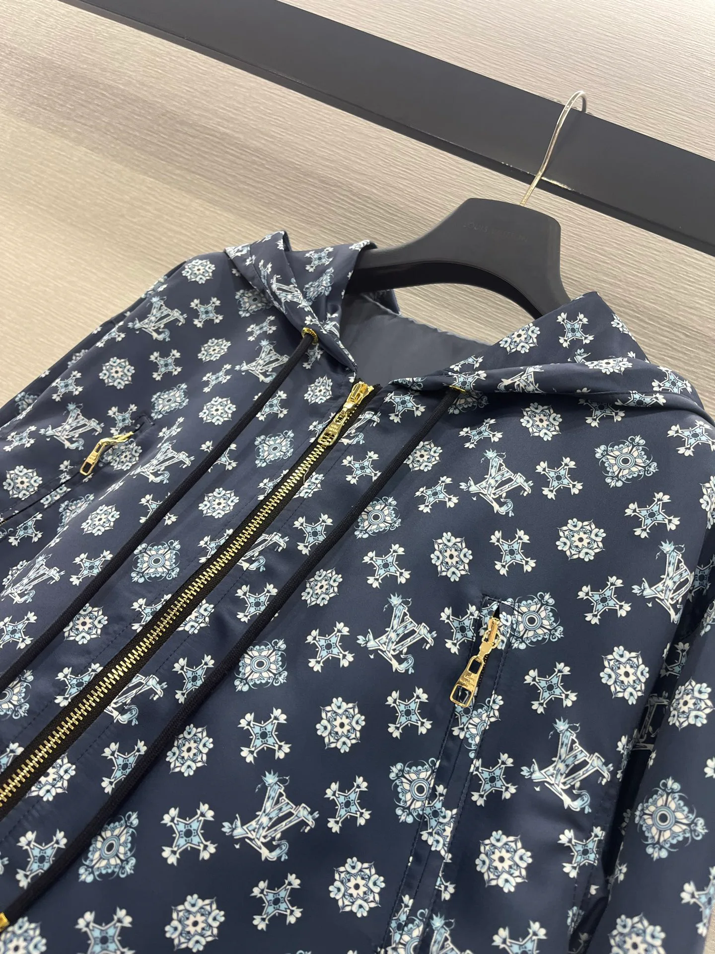 Куртки И Пуховики Женские Louis Vuitton 1272817