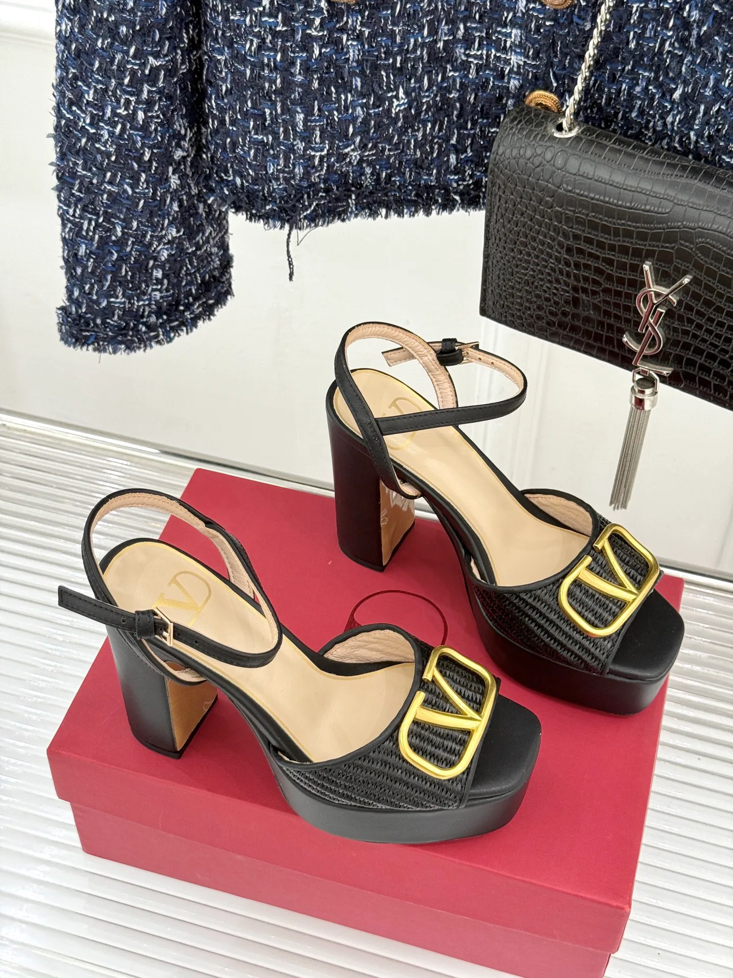 Босоножки Женские Valentino 11808999