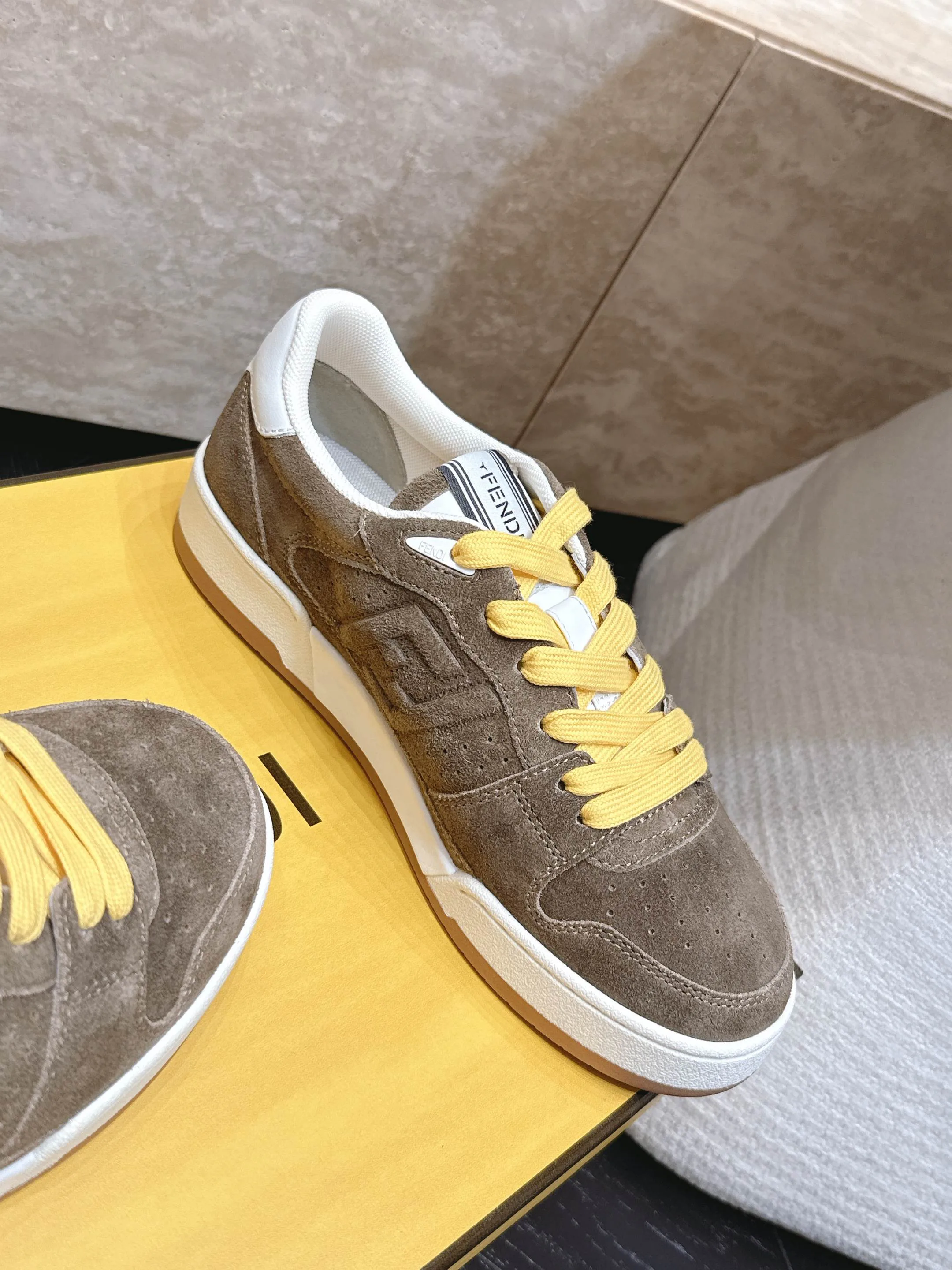 Кроссовки Женские Fendi 17682040