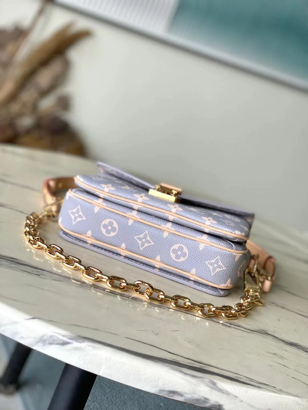 Классические Сумки Женские Louis Vuitton 18227605