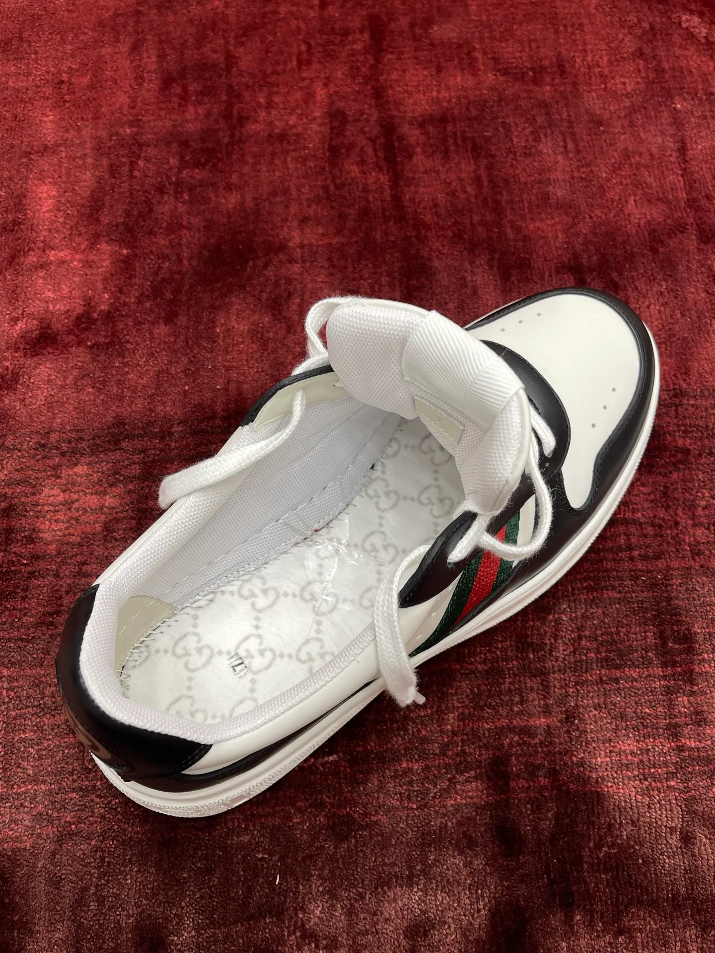 Кроссовки Женские Gucci 18995278