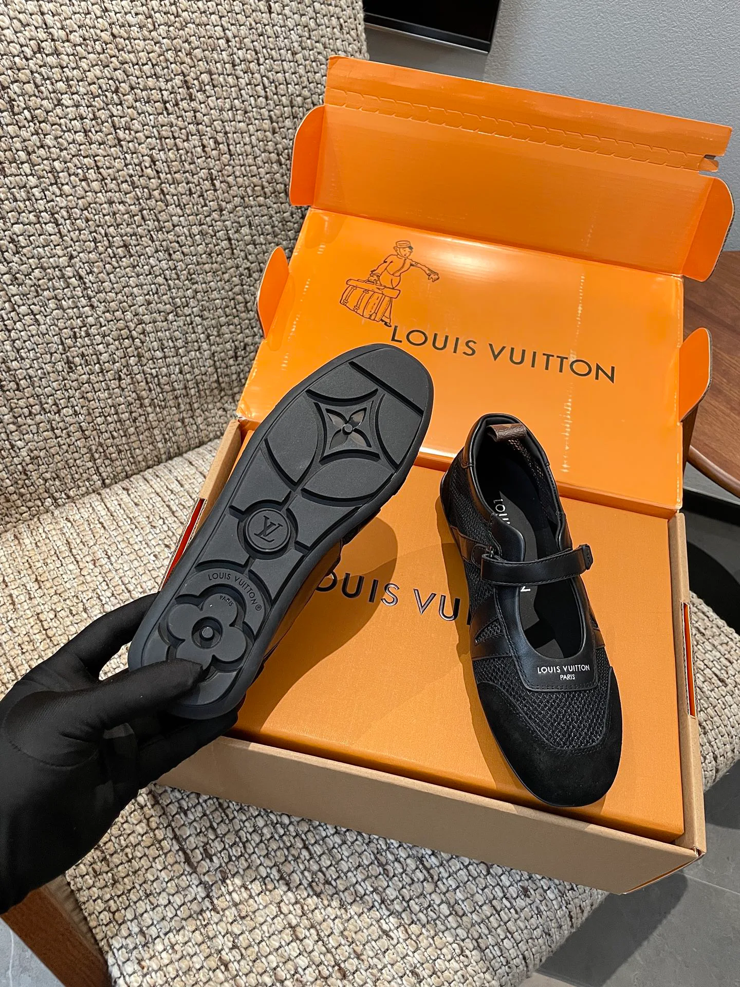Кроссовки Женские Louis Vuitton 18209167