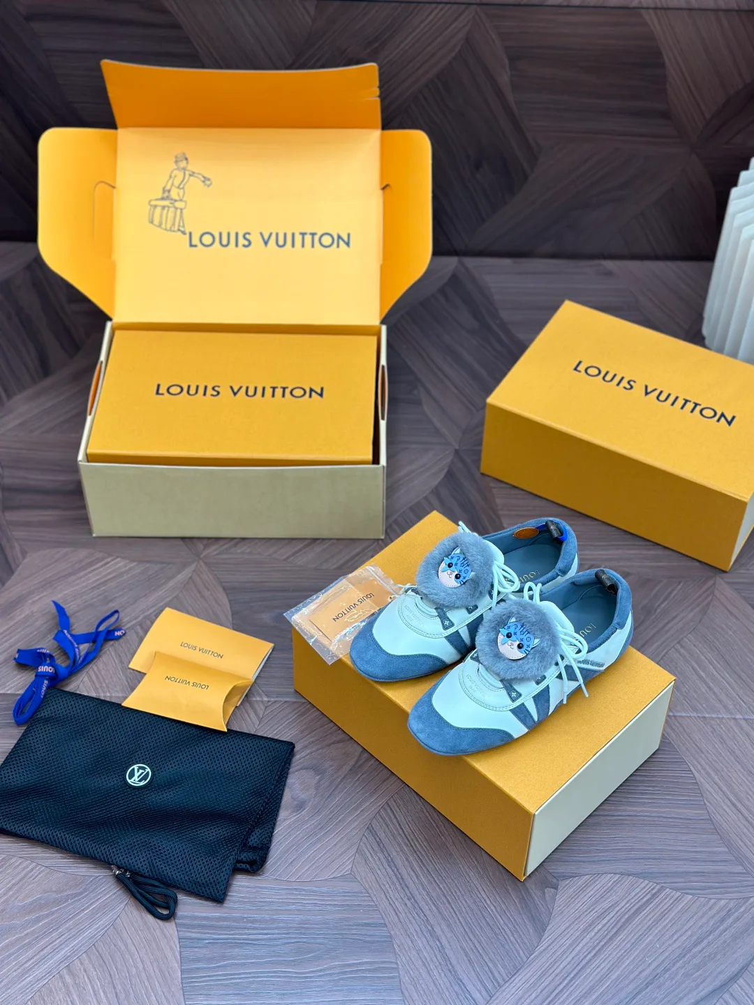 Кроссовки Женские Louis Vuitton 18794139