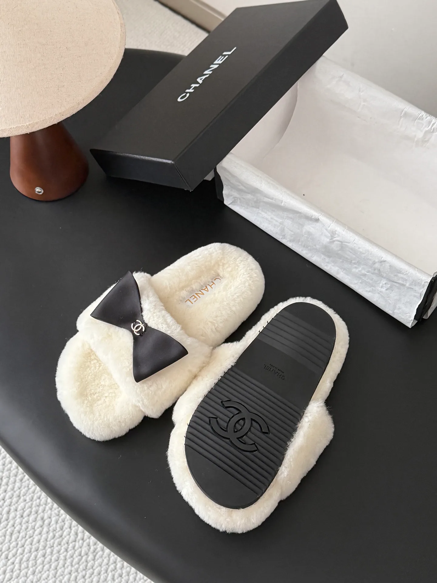 Тапочки Женские Chanel 18359344
