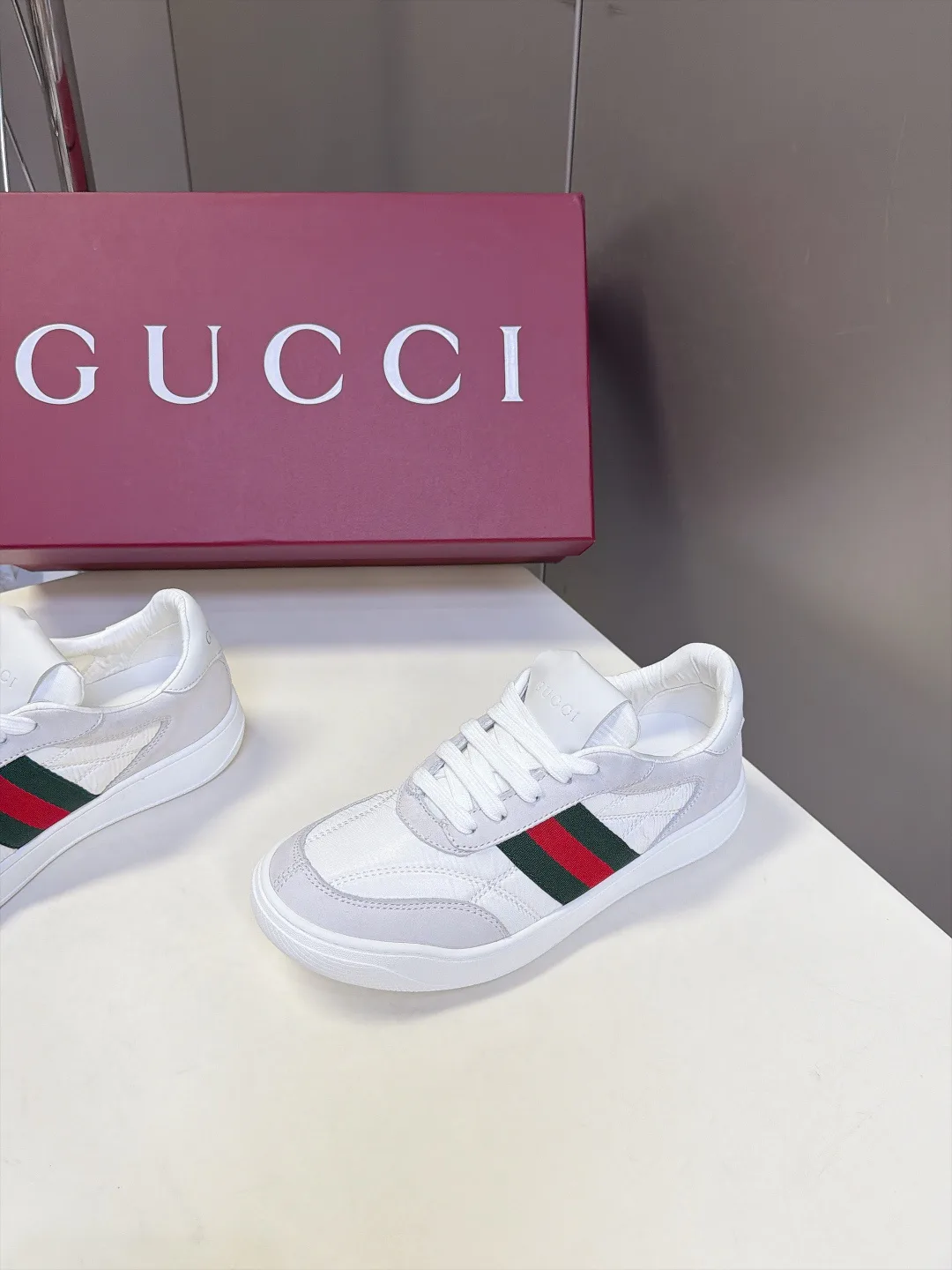Кроссовки Женские Gucci 18005190