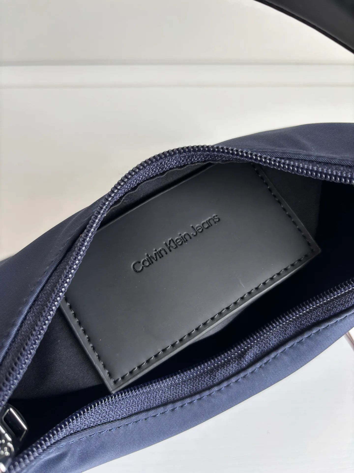 Сумки На Ремне Женские Calvin Klein 347307