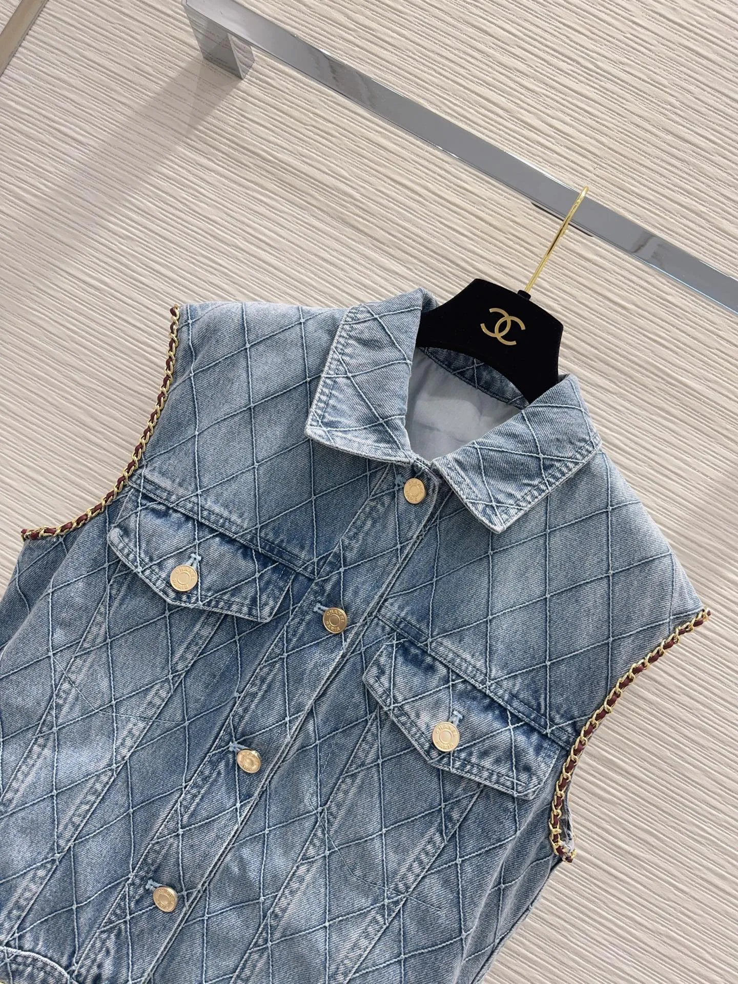 Жилеты Женские Chanel 18853886