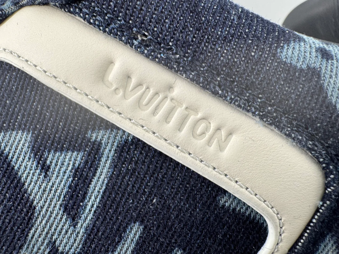 Кроссовки Женские Louis Vuitton 17293054