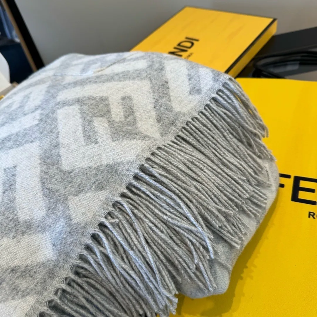 Пальто Женские Fendi 18627253