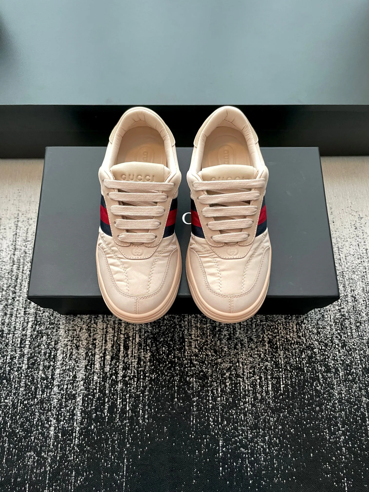 Кроссовки Женские Gucci 18447994
