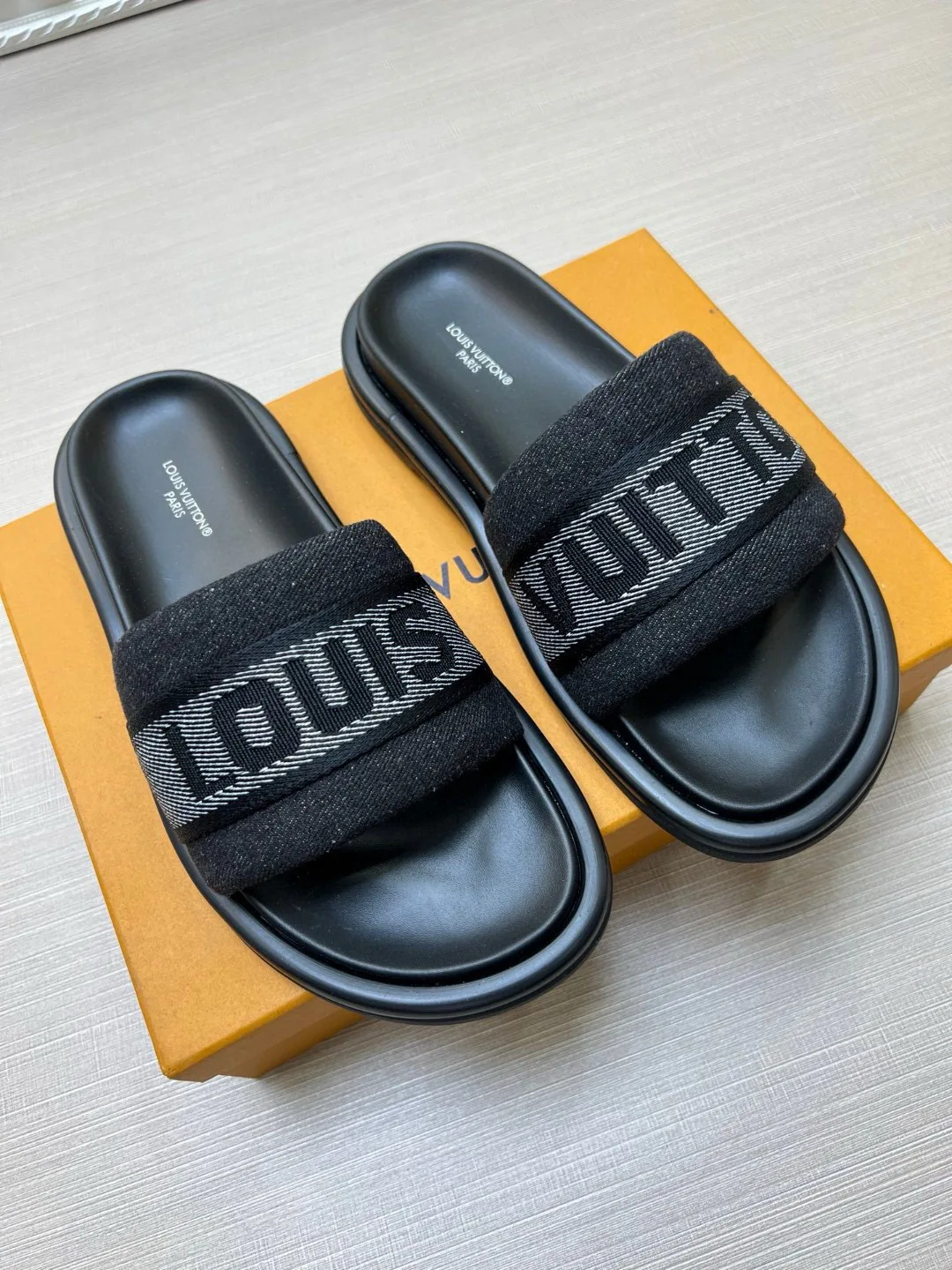 Шлепанцы Женские Louis Vuitton 9801528