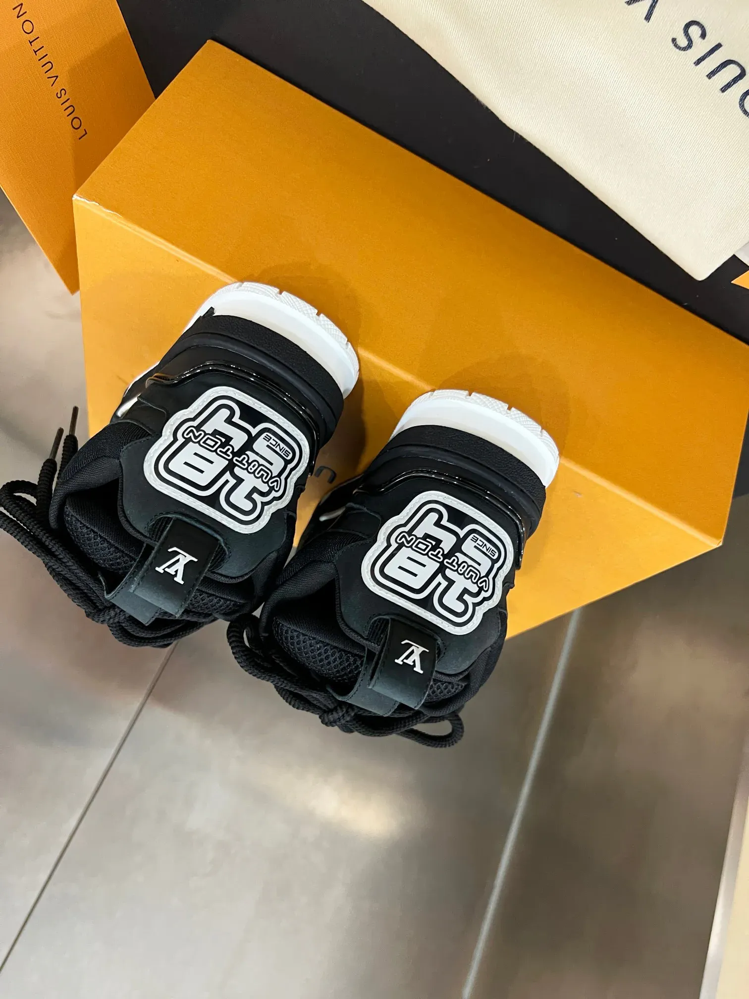 Кроссовки Мужские Louis Vuitton 9956