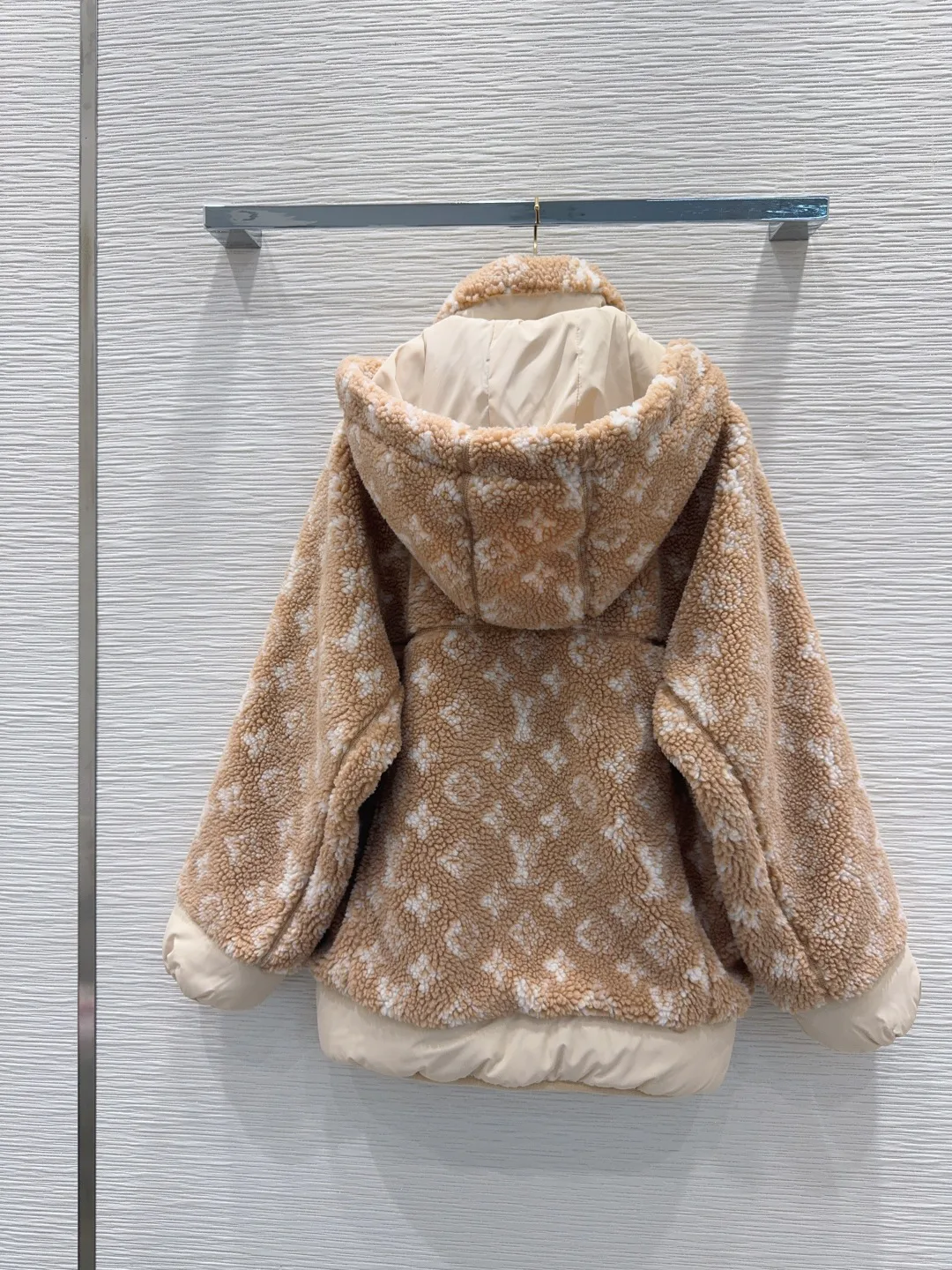 Куртки И Пуховики Женские Louis Vuitton 181710