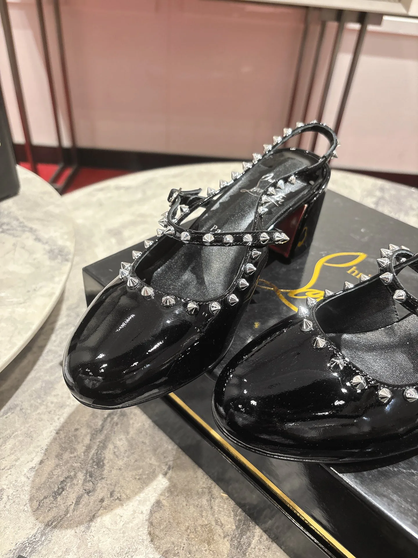 Туфли Женские Christian Louboutin 16831028