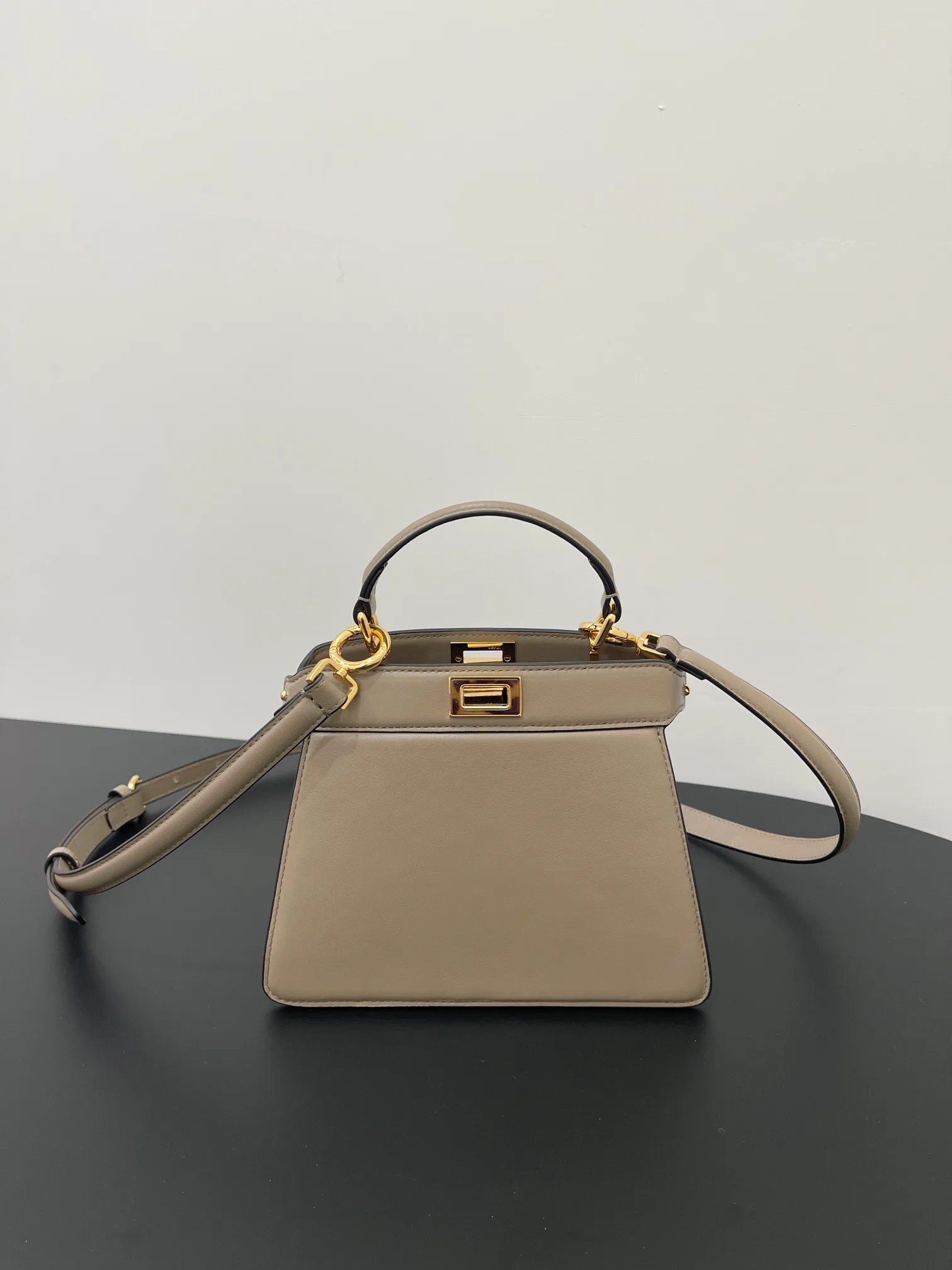 Классические Сумки Женские Fendi 13234491