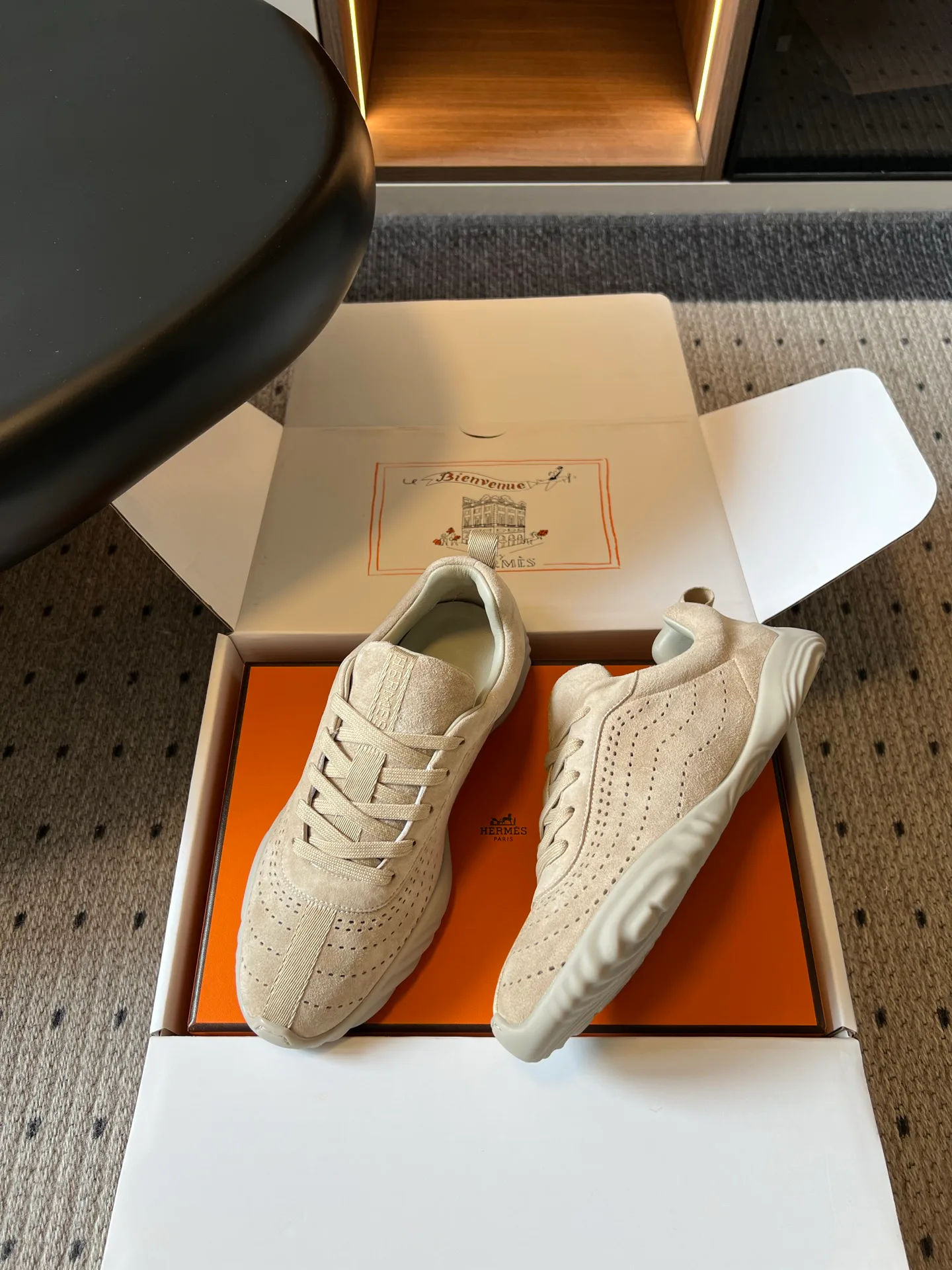 Кроссовки Женские Hermes 17625158