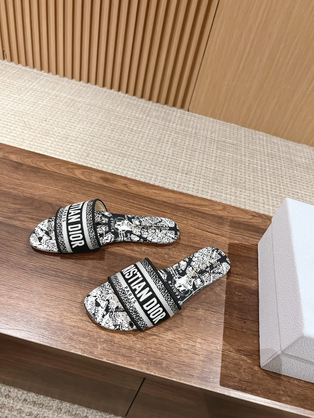 Шлепанцы Женские Christian Dior 11600039