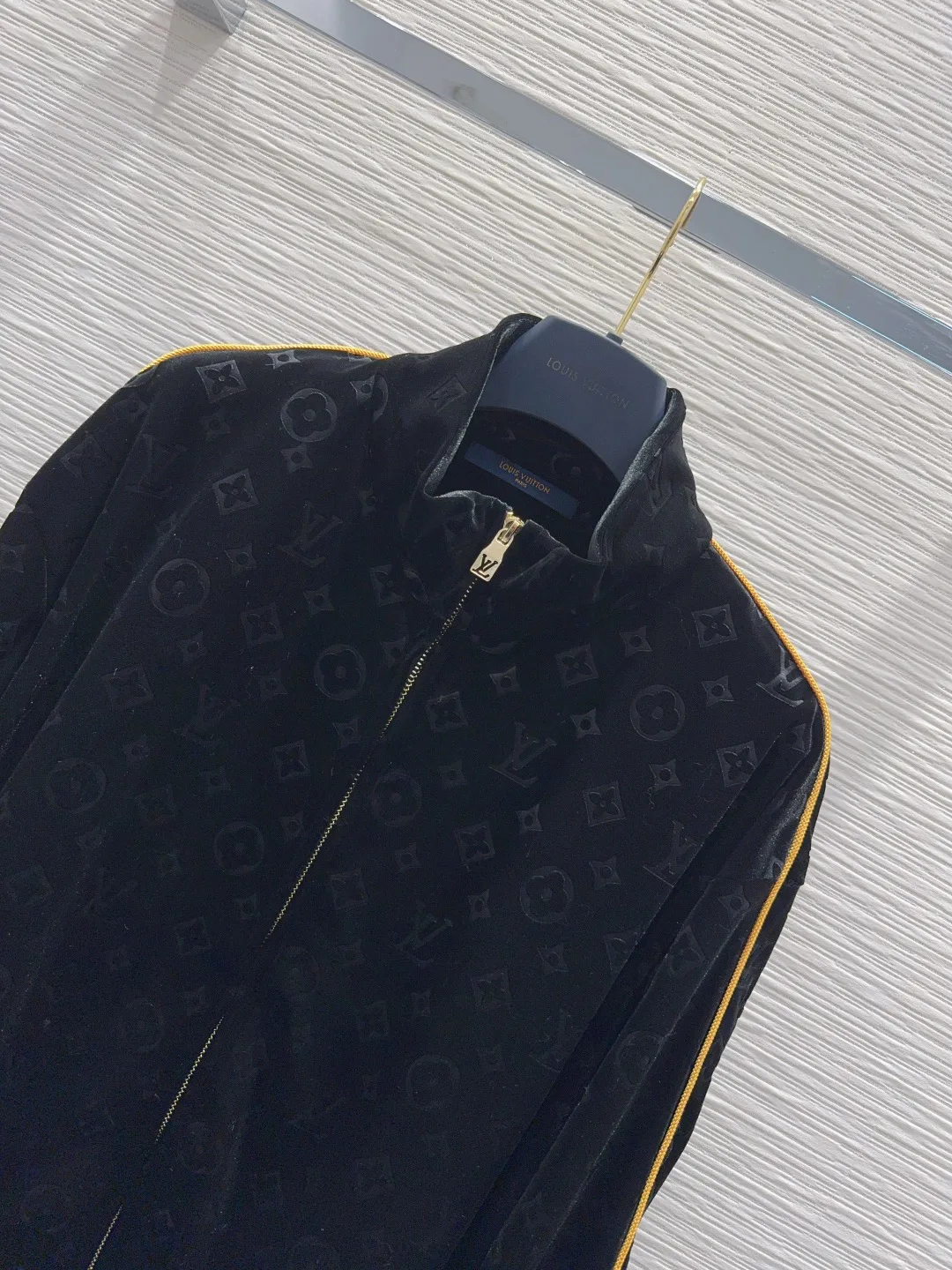 Куртки И Пуховики Женские Louis Vuitton 1278238