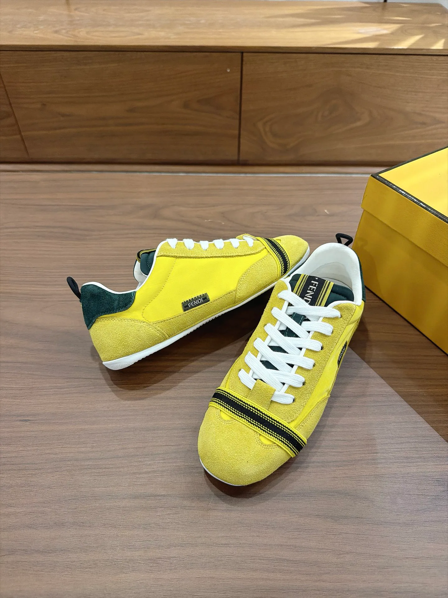 Кроссовки Женские Fendi 18373647