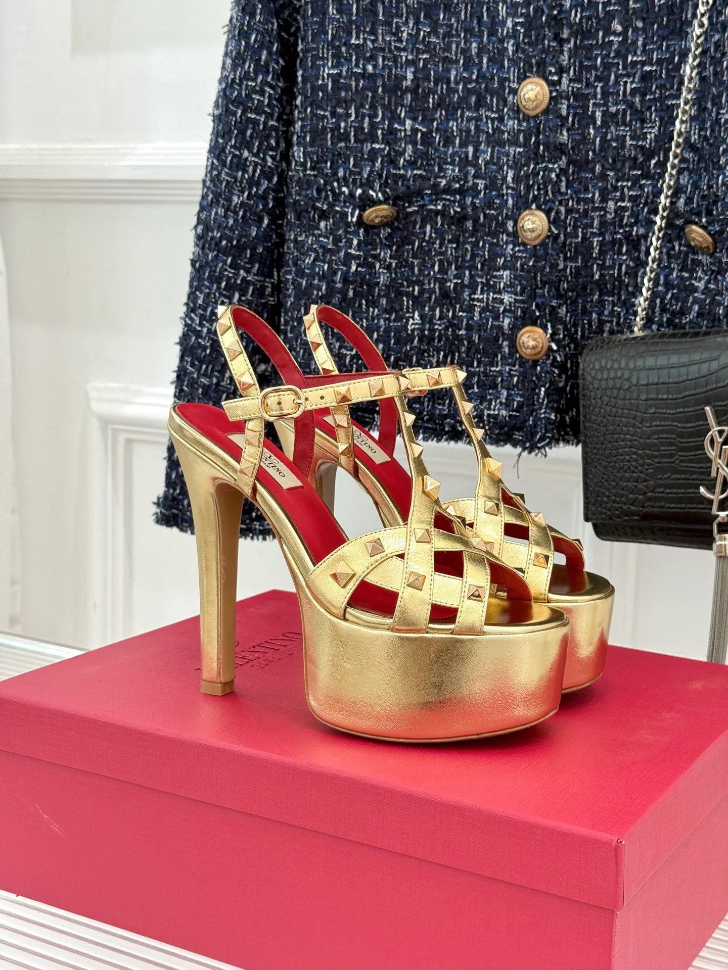 Босоножки Женские Valentino 18198291