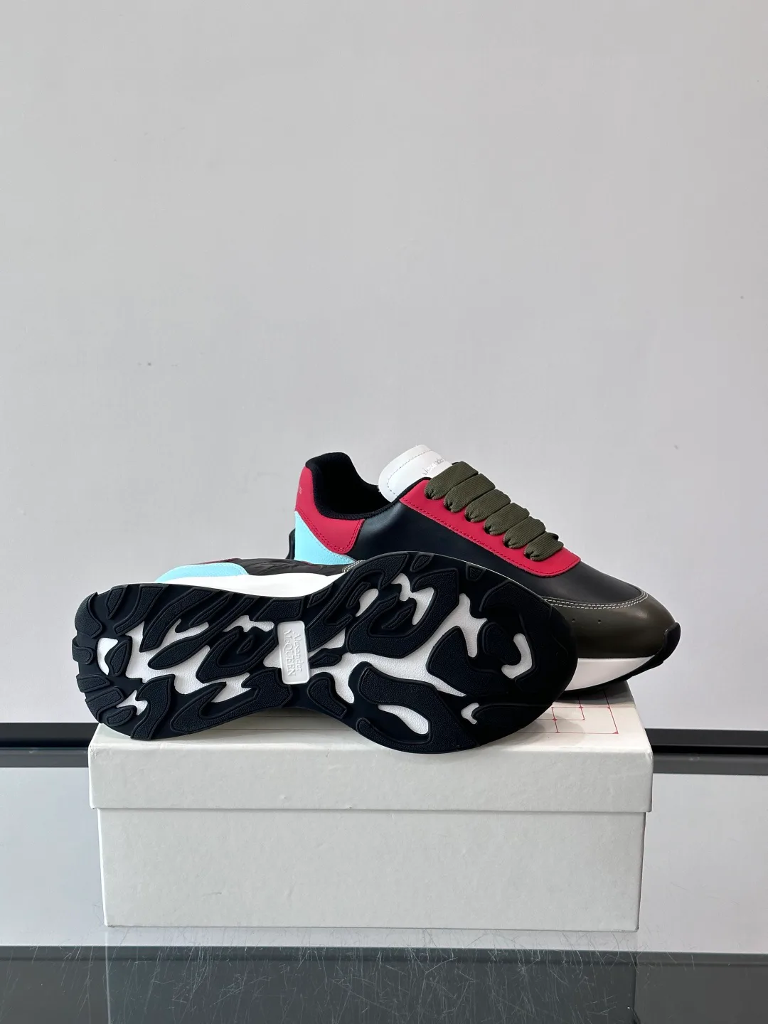 Кроссовки Женские Alexander Mcqueen 469783