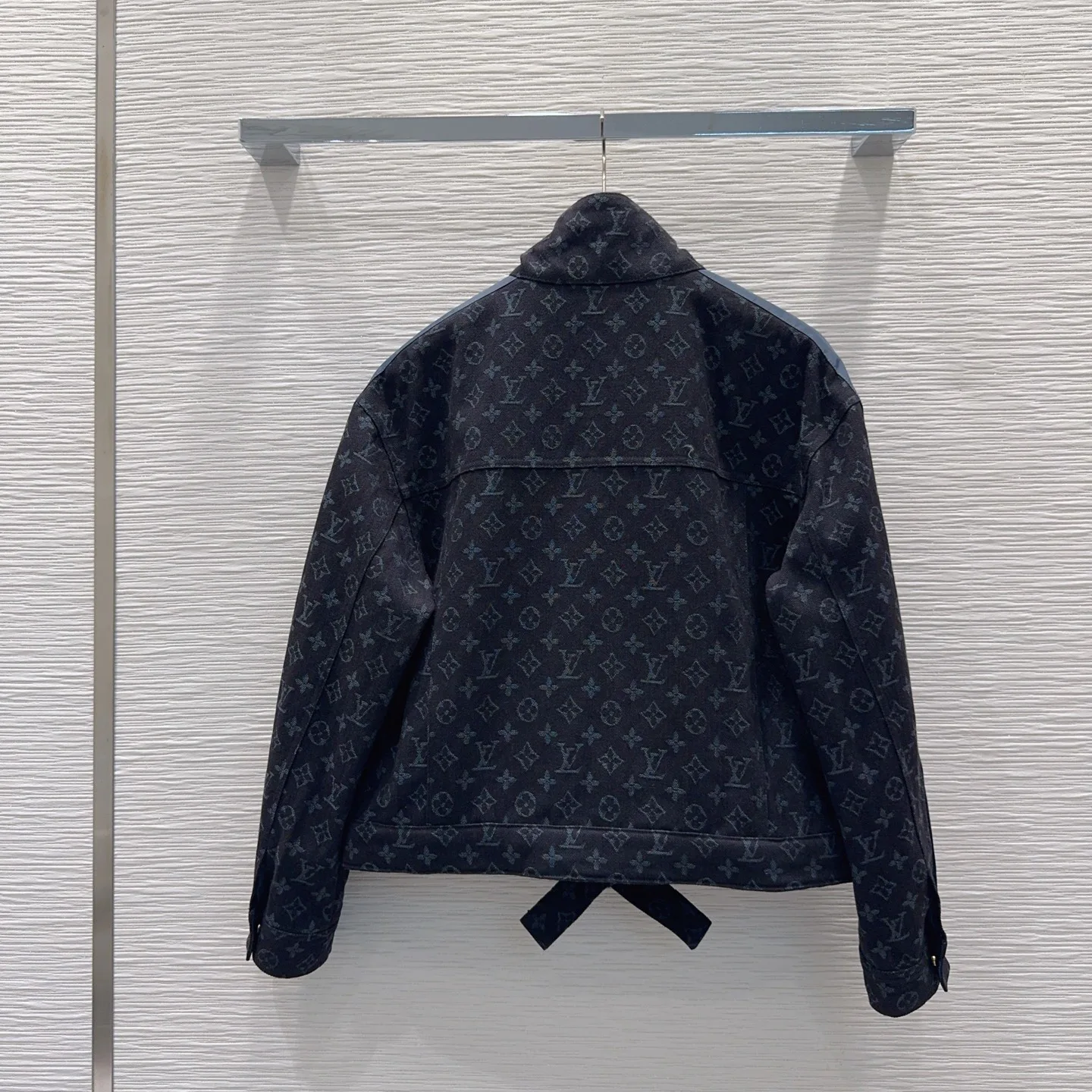 Куртки И Пуховики Женские Louis Vuitton 18767814