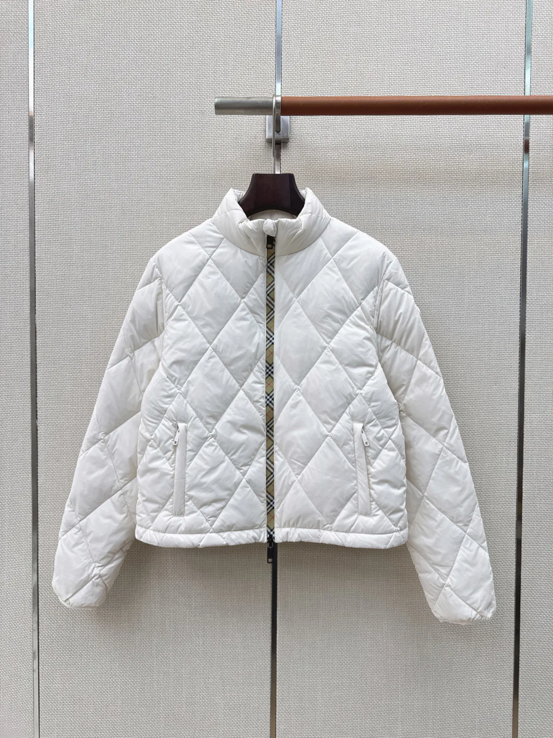 Куртки И Пуховики Женские Burberry 18225571