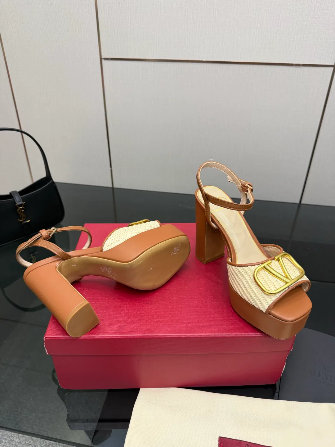 Босоножки Женские Valentino 13241318