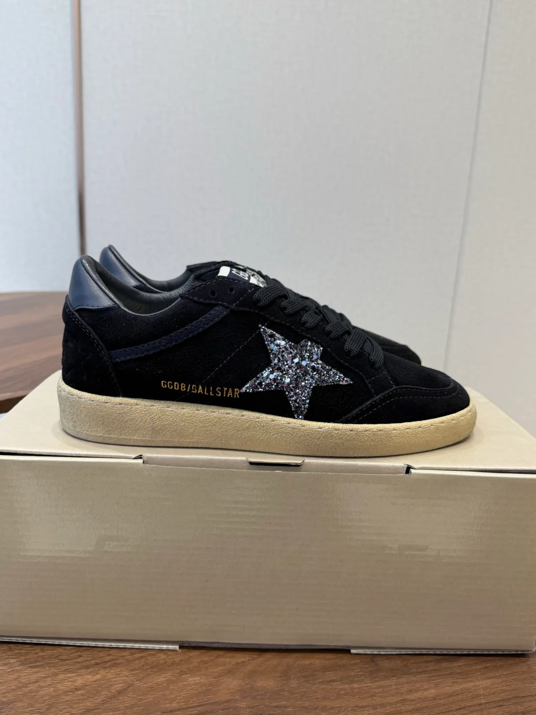 Кроссовки Женские Golden Goose 18357247